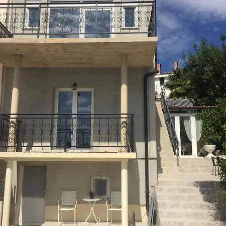 Studio Sandra - Private Pool Apartment Opatija